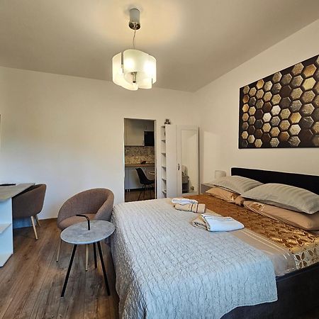 Zita - Heart Of Rovinj, Apartment For 2, Free Parking, 2Min Center, 5Min Beach Walk Exterior photo